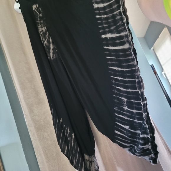 ⭐️100% Rayon Romper⭐️ - Picture 2 of 5